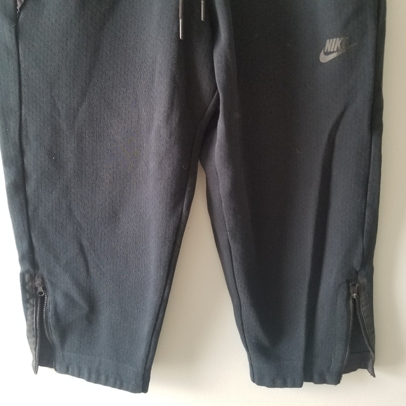 Nike Black Tech Fleece Cropped Sneaker Pants Medium - Picture 4 of 9